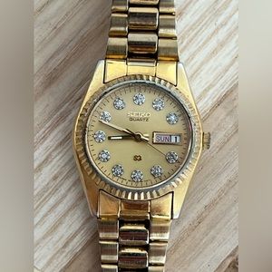 Seiko SQ Ladies Watch RARE Vintage Crystals Gold Tone Dial Bracelet Date Window